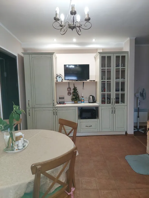 Уютный дом на берегу реки