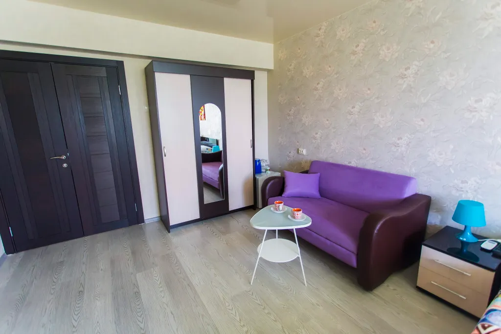 Двухместная комната с балконом и общим санузлом (White, Gold)