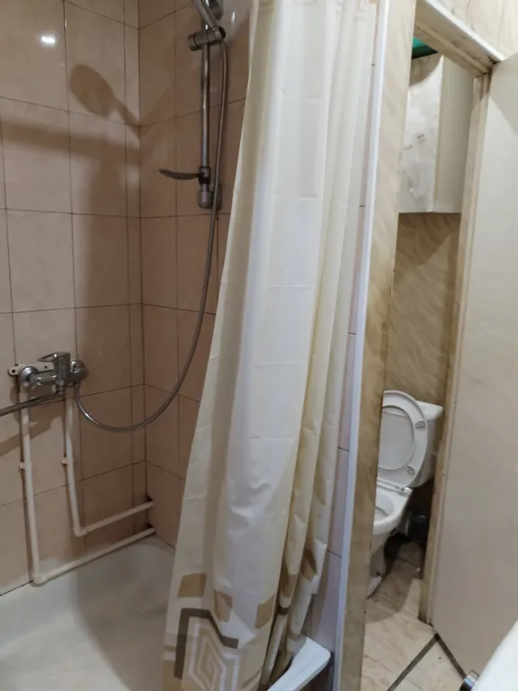 Уютная жилая комната в жилом помещении с видом на город, в центре ЗЖМ