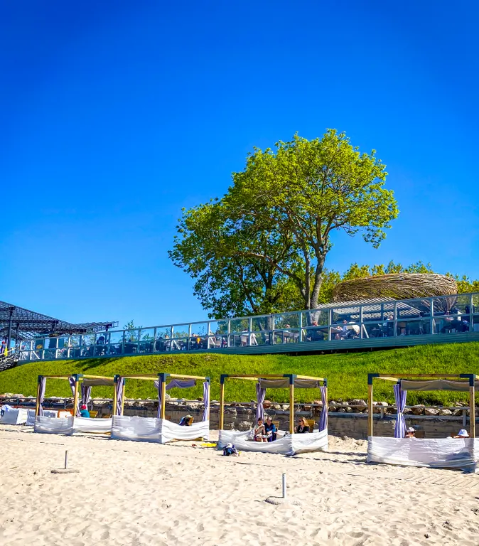 Коттедж с отдельным входом и видом на сад