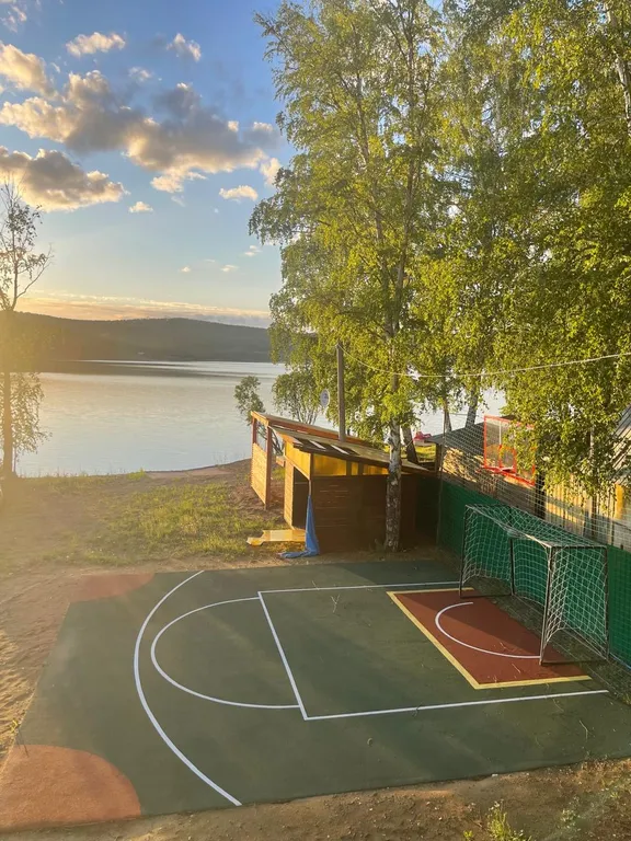 Домик у озера