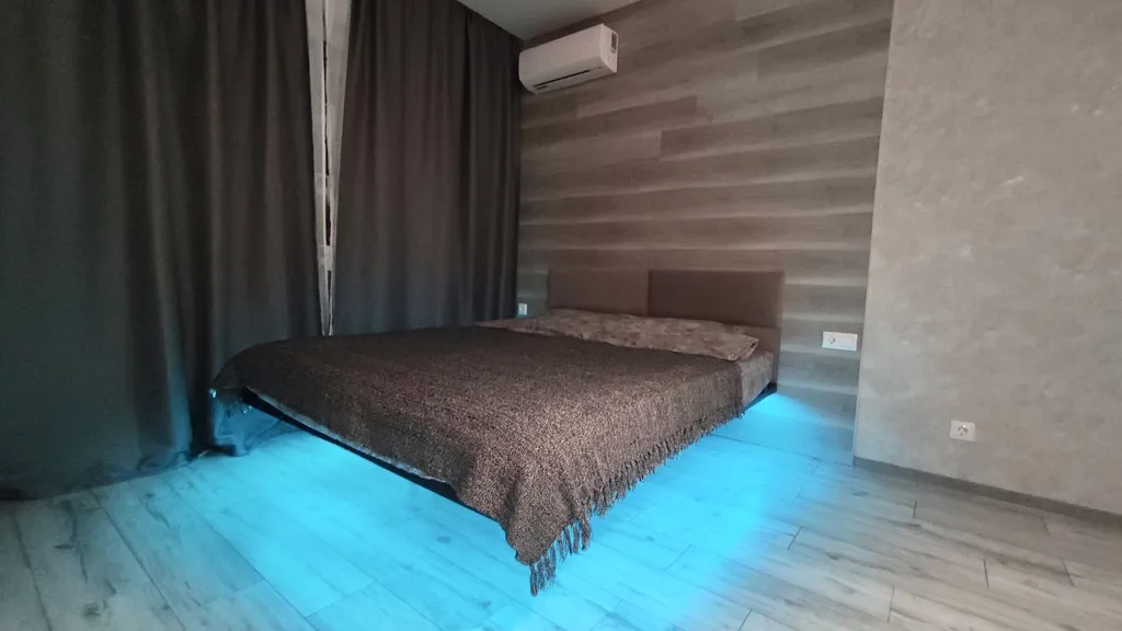 Студия с парящей кроватью