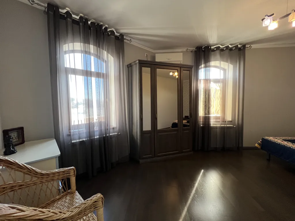 Дом в 5 минутах от набережной Ялты с бассейном и сауной