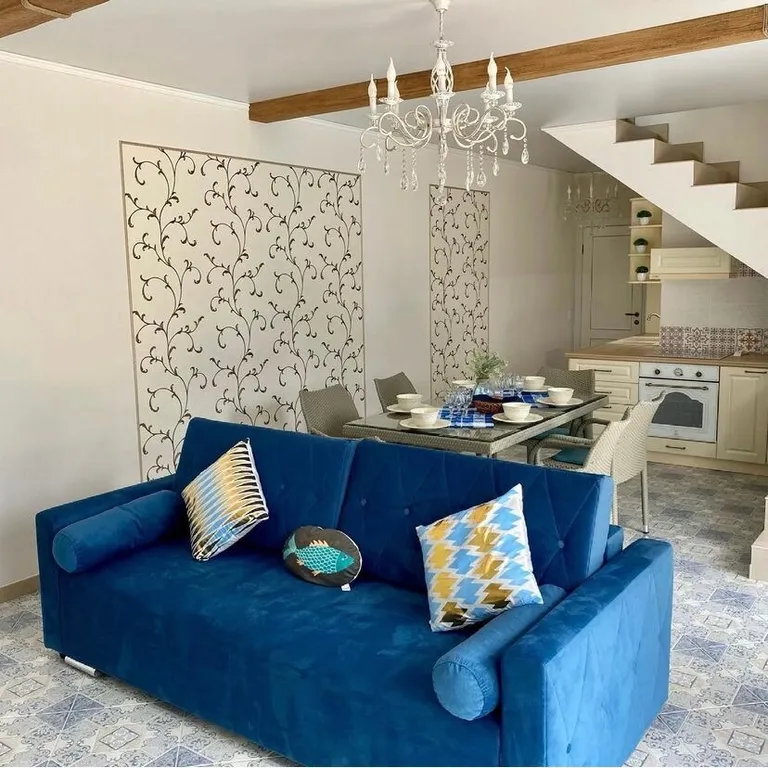 Дом в лесу с видом на море