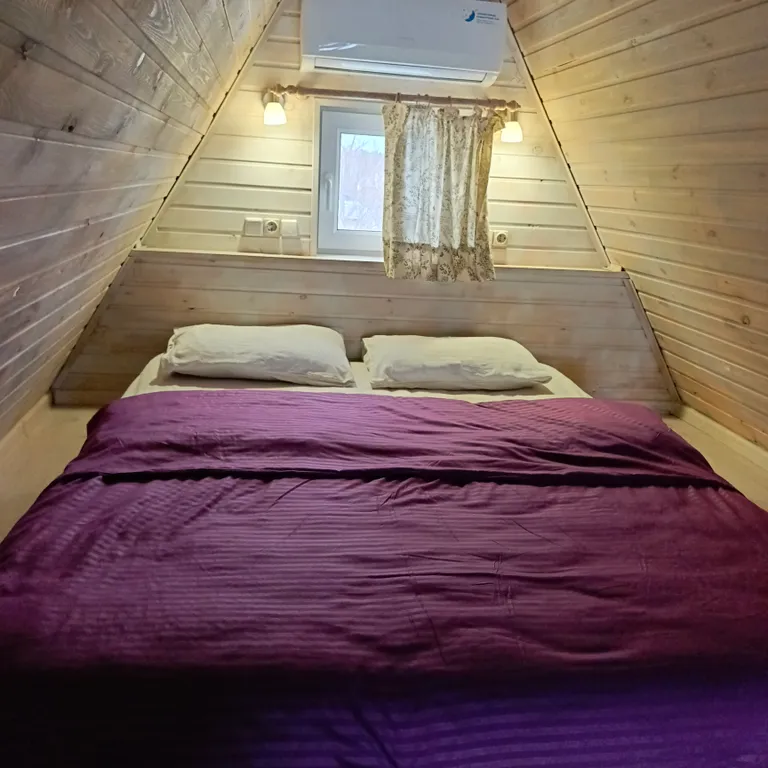 Треугольный дом с баней