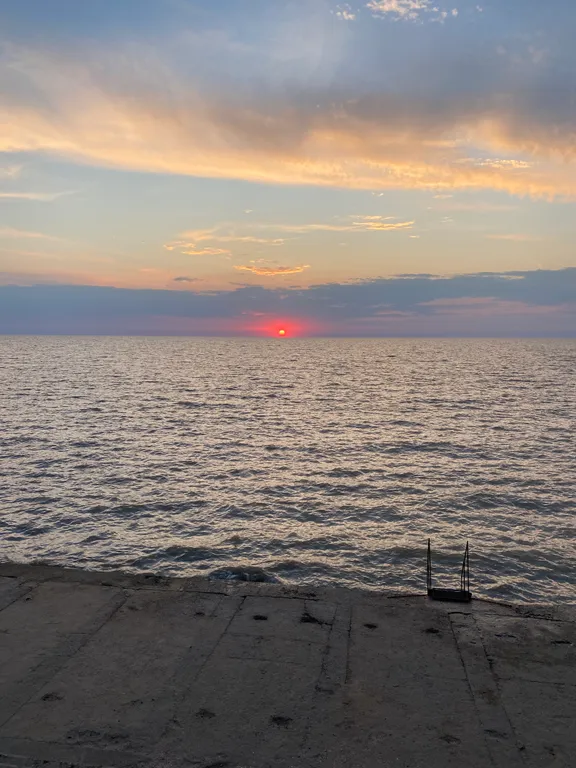 Комната на берегу моря