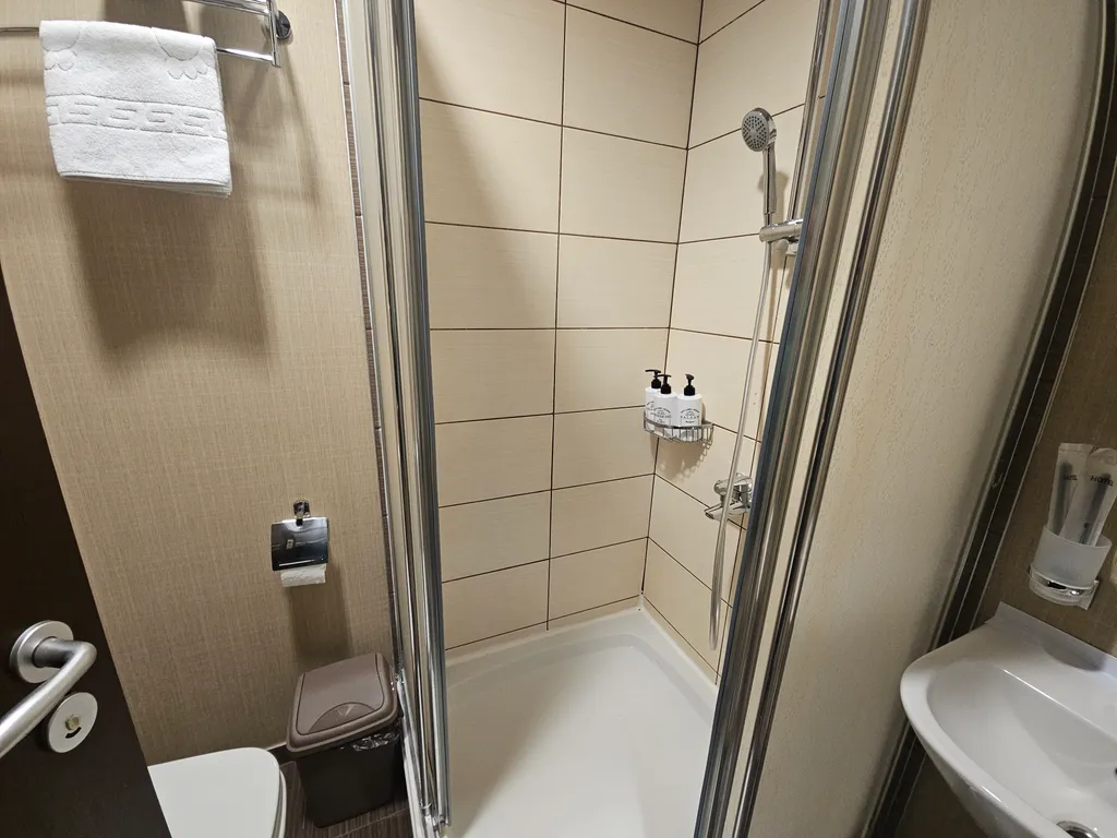 Апартаменты комфорт+ 2 спальни, 3 балкона, виды на город, реку и горы