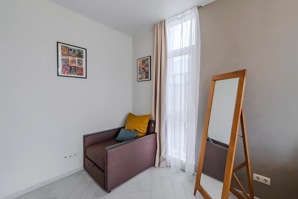 Студия с балконом и подогреваемым бассейном на территории ЖК в центре