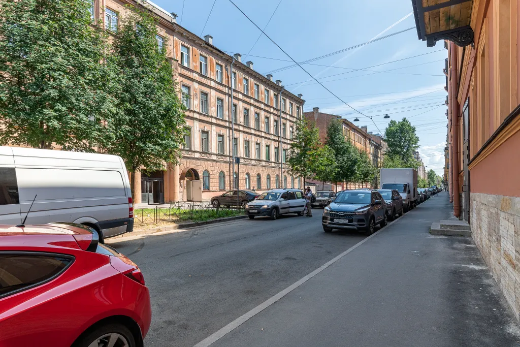 Дизайнерская лофт-студия Леонардо с высокими потолками в центре