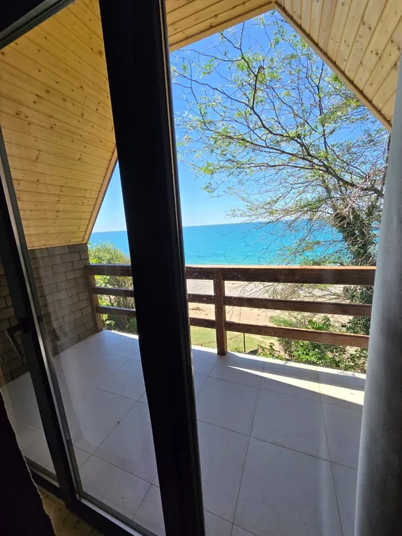 Дом на берегу