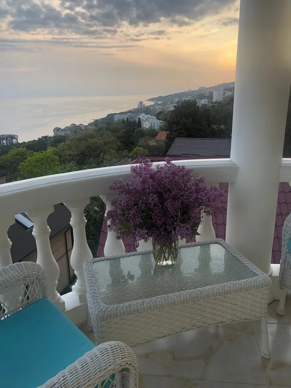 Верхний этаж дома с панорамным видом на море