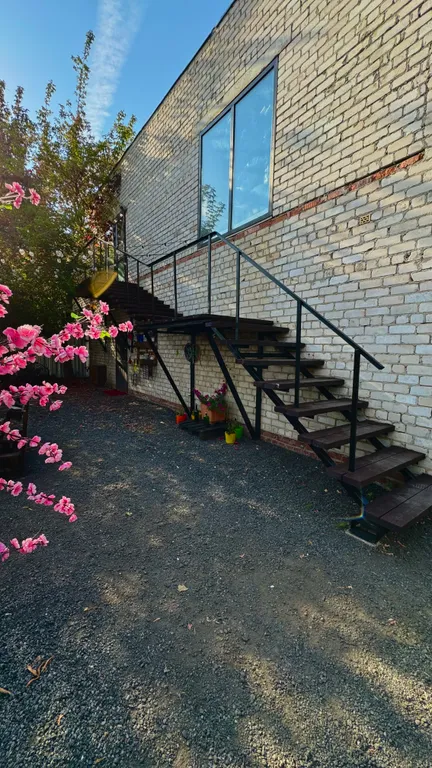 Уютный дом в черте города