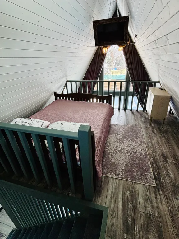 Отдельный домик а-фрейм с бассейном и видом на горы