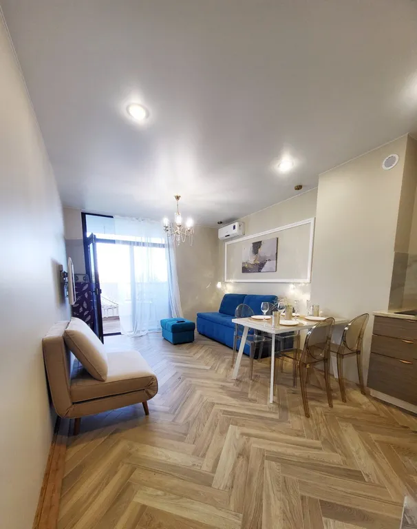 Видовая квартира с подогреваемым бассейном в ЖК Лучистое