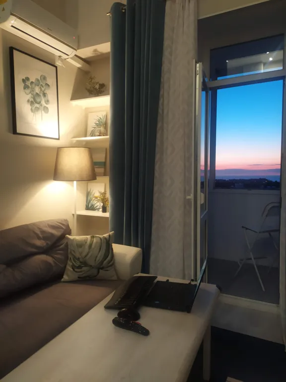 Двухуровневая квартира с видом на море: романтика закатов включена