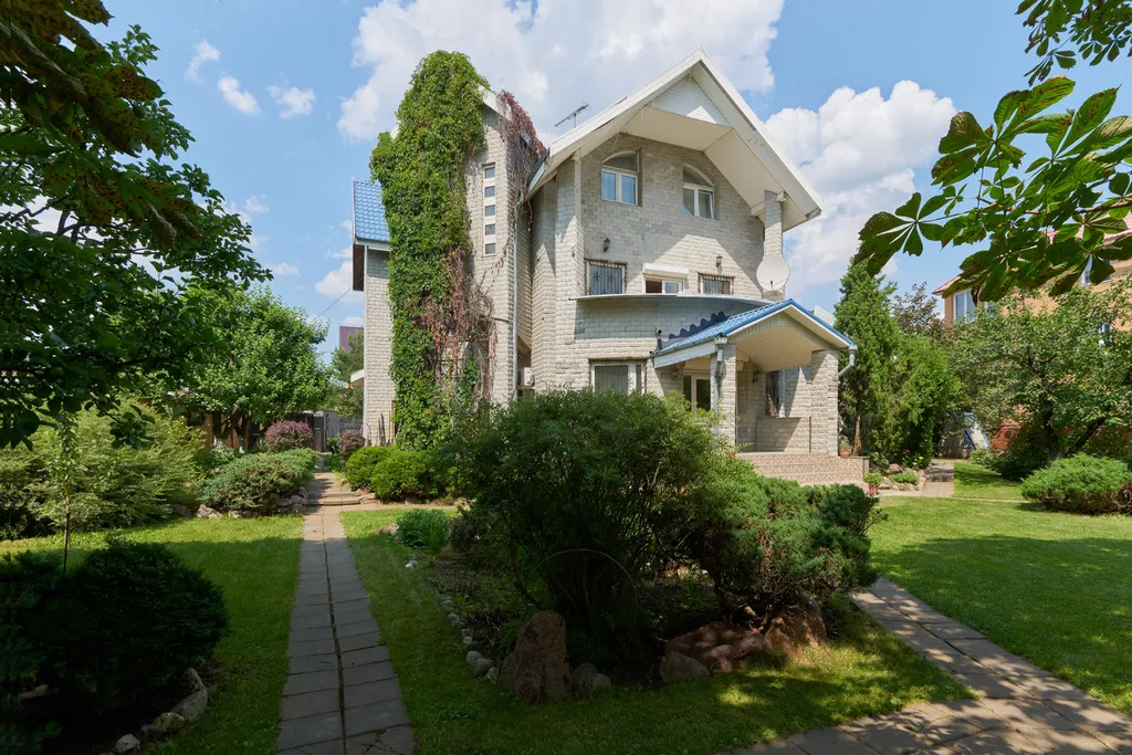 Уютный коттедж с бассейном и сауной