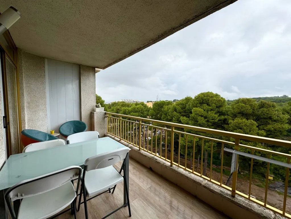 Apartsalou Lea