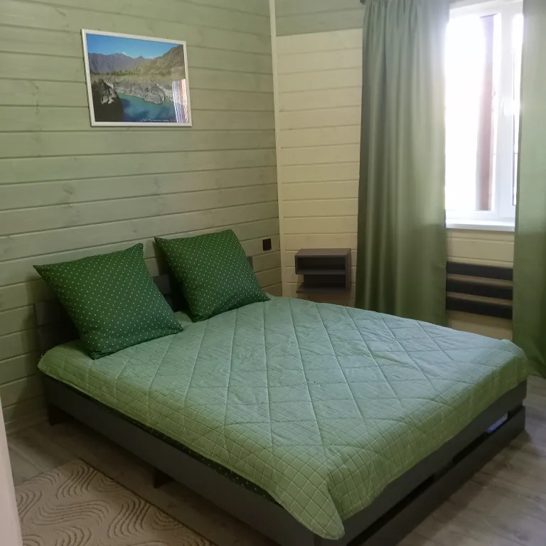 Уютный дом в саду