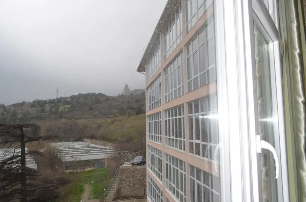 Апартаменты новые с видом на море, горы в новом доме над форосским парк