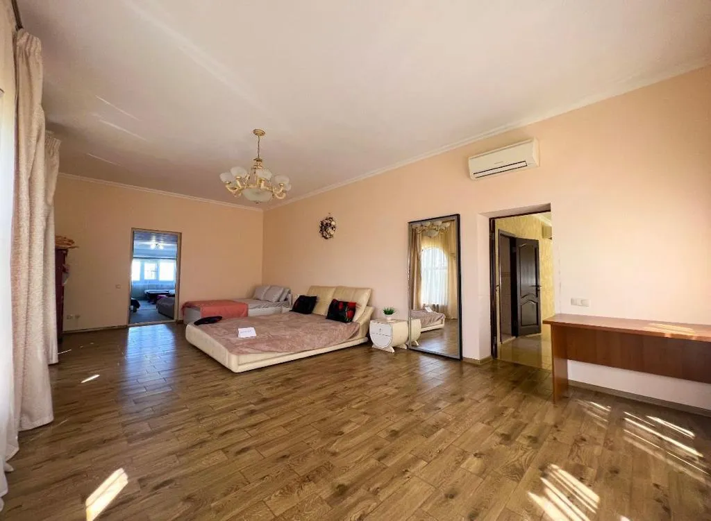 Дом с бассейном