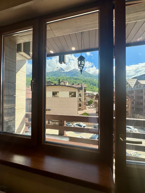 Светлая уютная студия с видом на горы