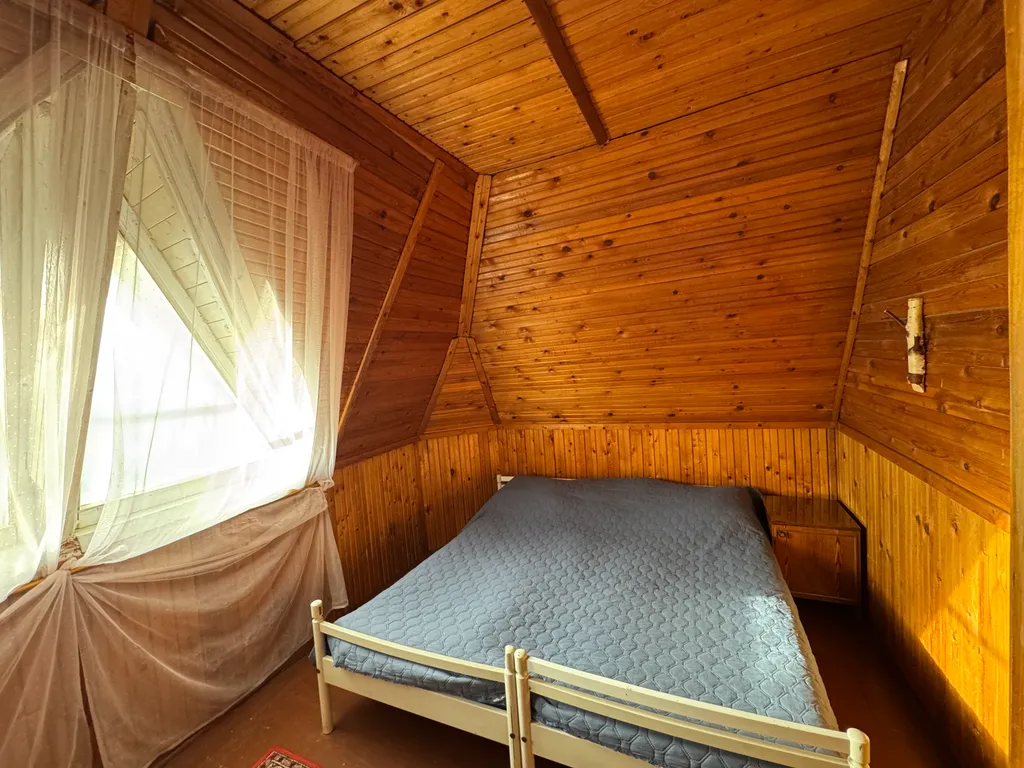 Ретро-дача с баней на берегу лесного озера