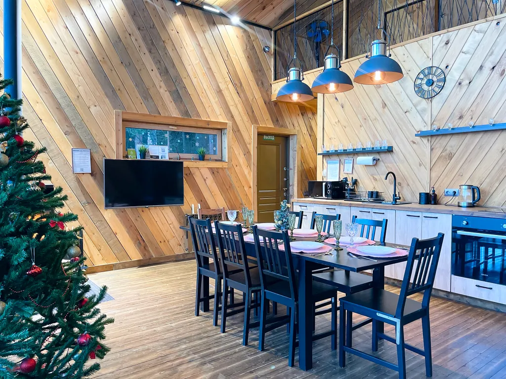 Большой загородный дом