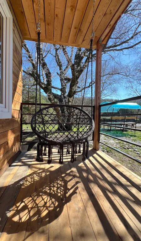 Уютный домик на берегу Катуни с видом на реку