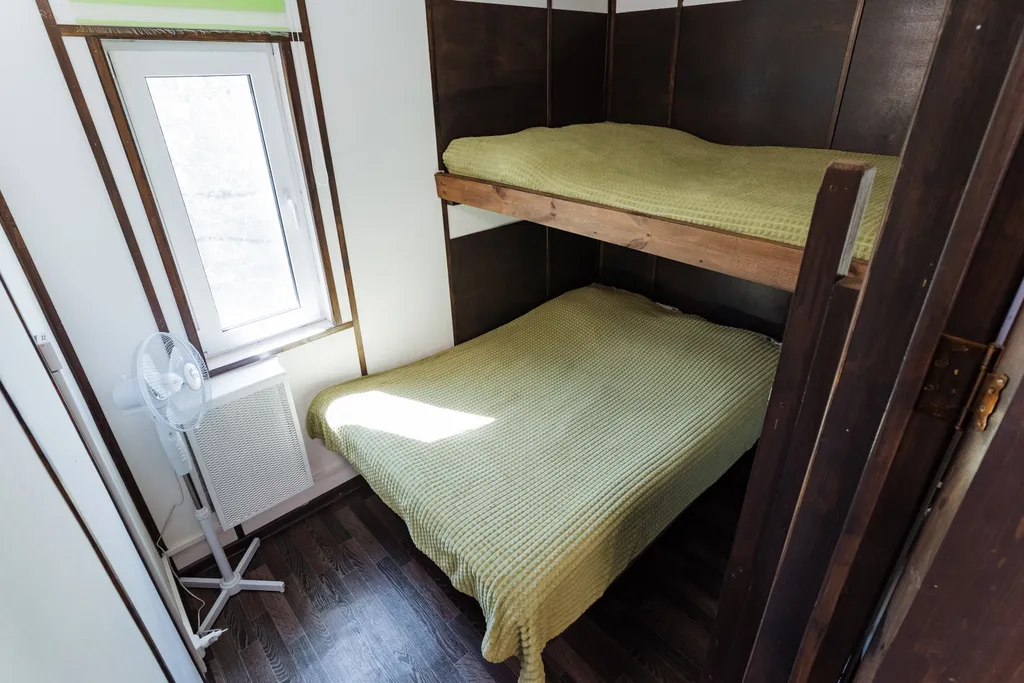 Бунгало на берегу озера в границе леса