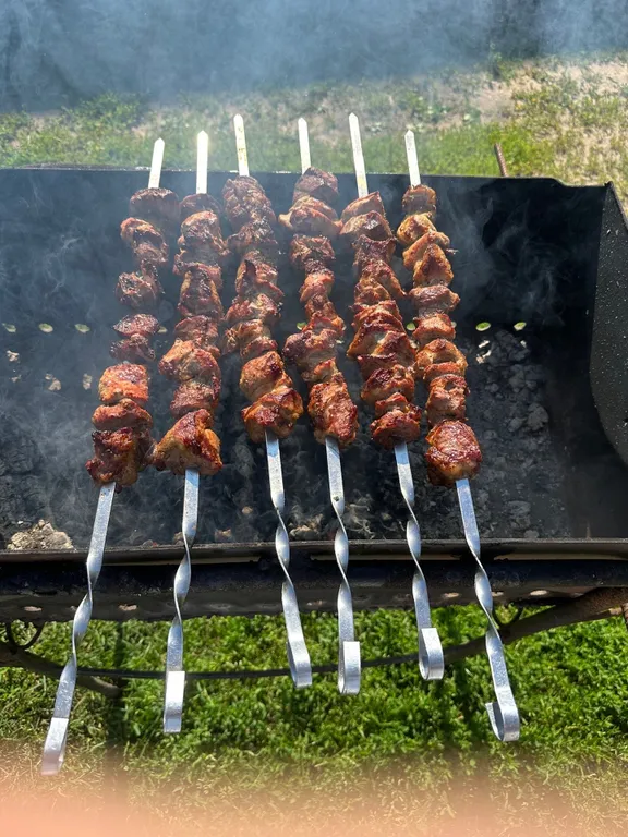 В большом доме 1/2 часть первого этажа