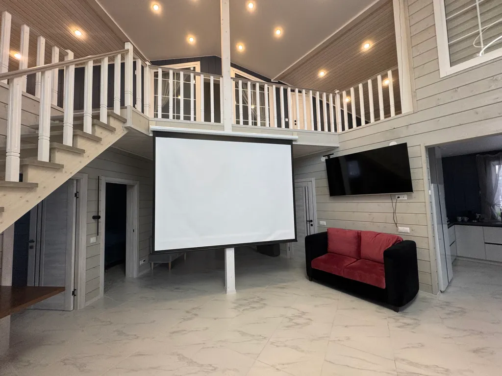 Новый коттедж с сауной и бассейном