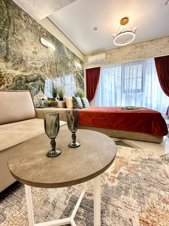 Дизайнерская студия в двух шагах от моря с бассейном