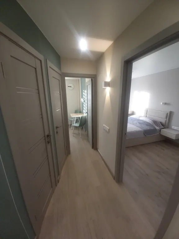 Двухкомнатная квартира после ремонта в центре у жд вокзала