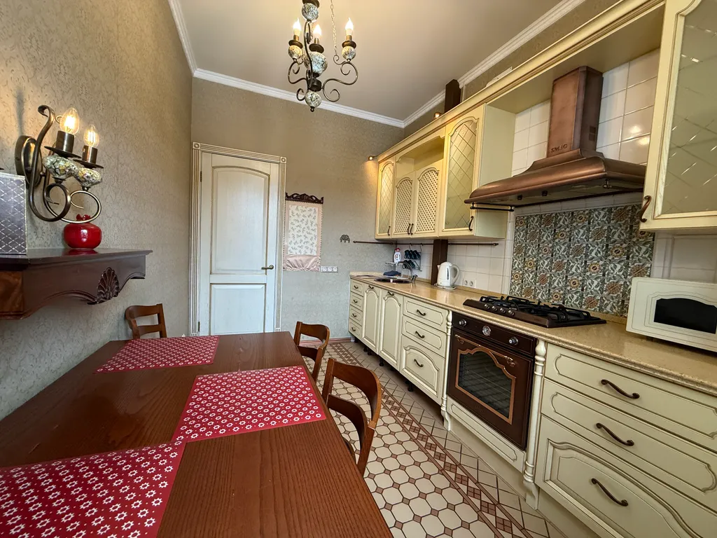 Трехкомнатная квартира Английский шик у Кремля