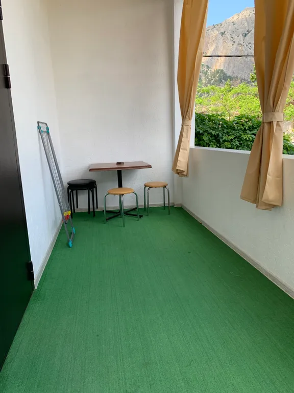 Первый этаж двухэтажного дома, с отдельным входом и общим двором