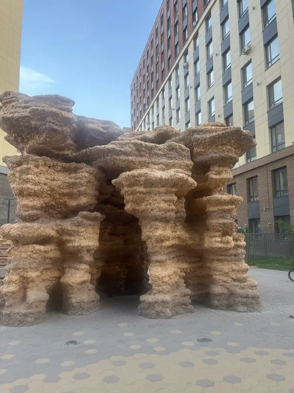 Современная квартира у набережной