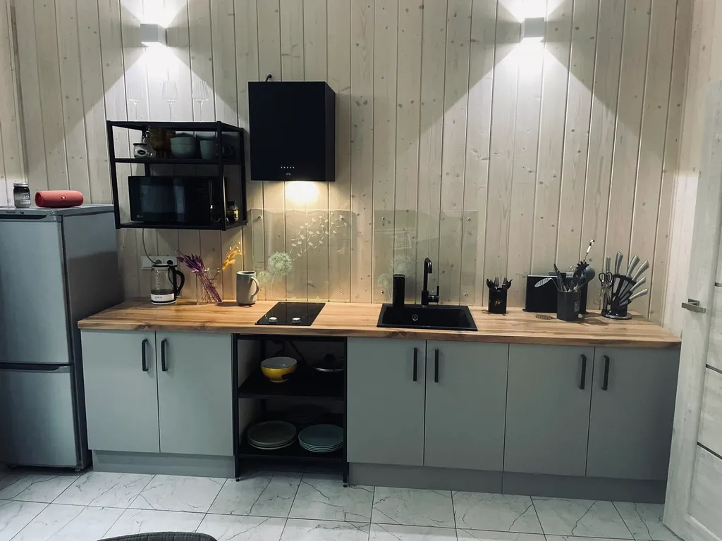 Барни с видом на лес с сауной