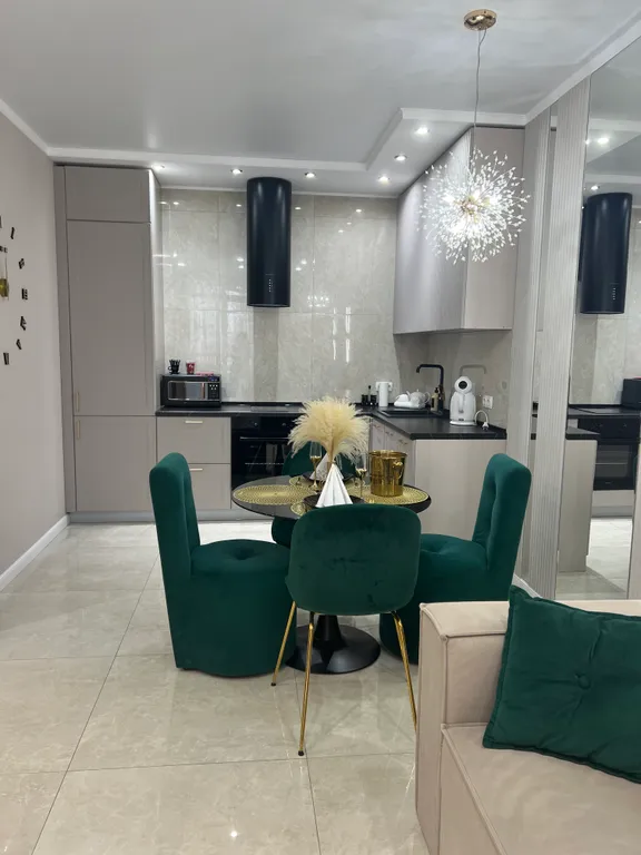 Дизайнерская квартира на набережной