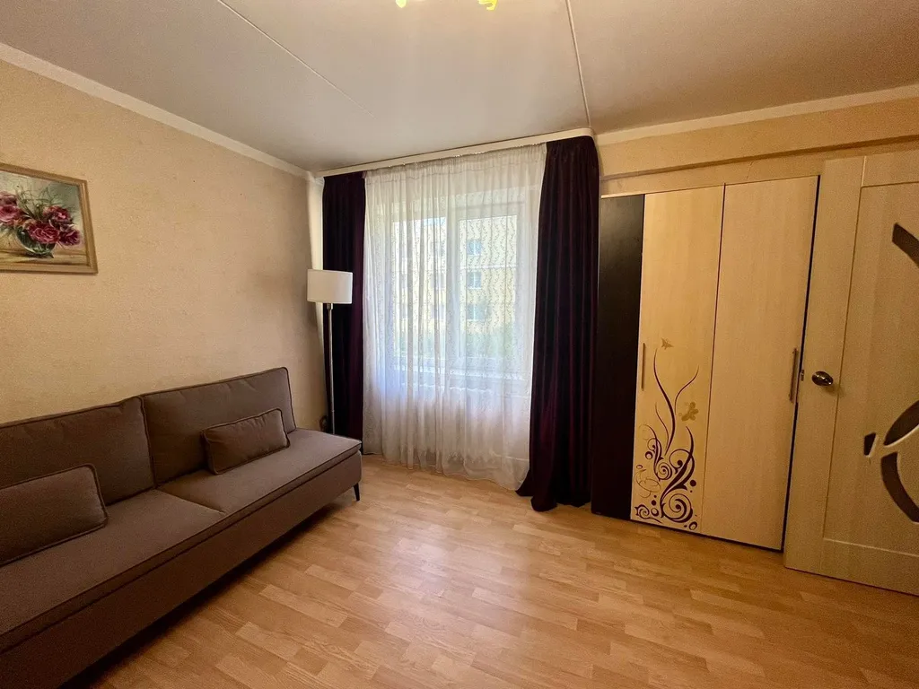 Большая трёхкомнатная квартира в новом доме у пруда