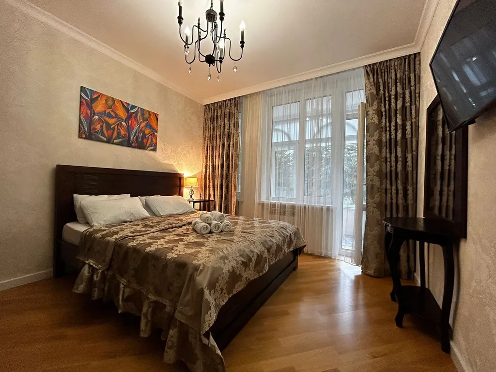 Шикарная квартира в центре с видом на бульвар и прямым выходом в парк