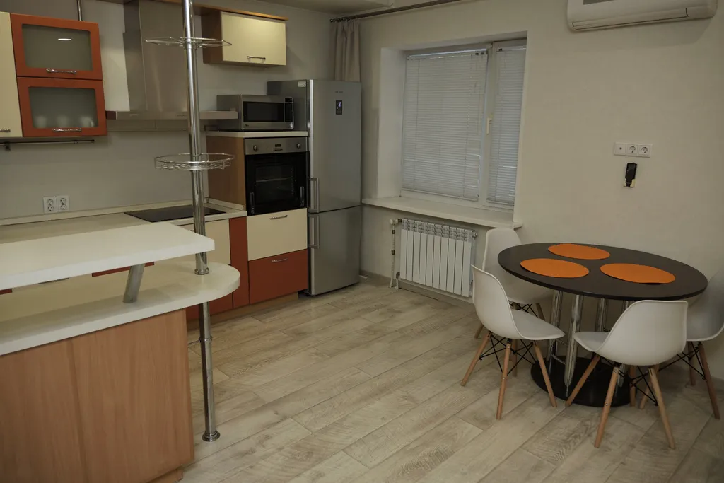 Двухкомнатная квартира Морозова 111/1