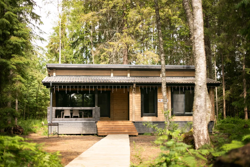 Коттедж Дом на 6 человек в лесу на берегу озера — аренда посуточно в Валдай