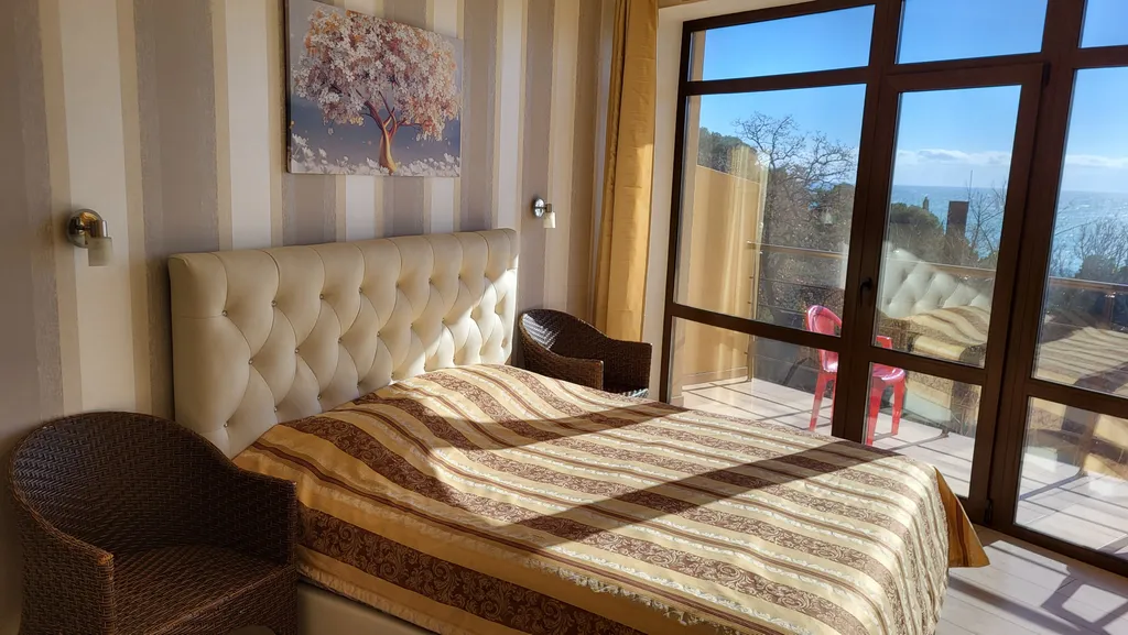 Апартамент двухкомнатный с видом на море