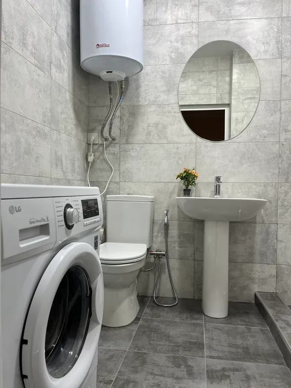 Двухэтажный уютный коттедж на берегу моря с садом