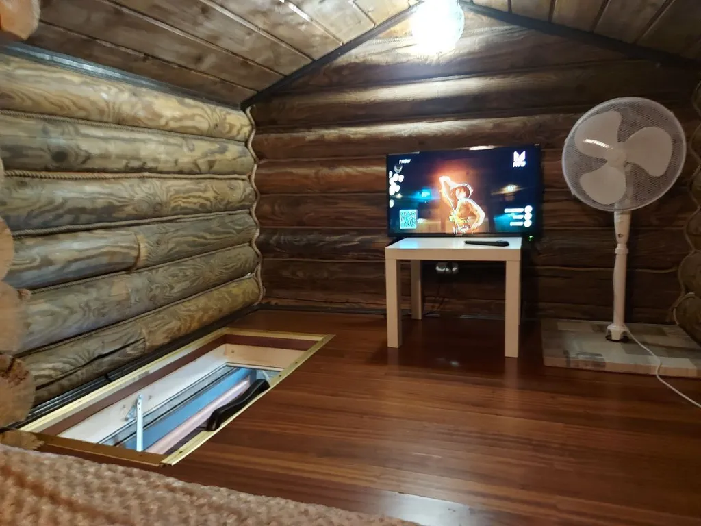 Дом изба в деревне с бассейном и баней