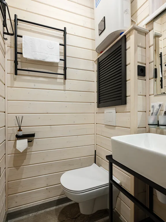 Семейный коттедж с баней и чаном в Шишкин Плейс в хвойном лесу