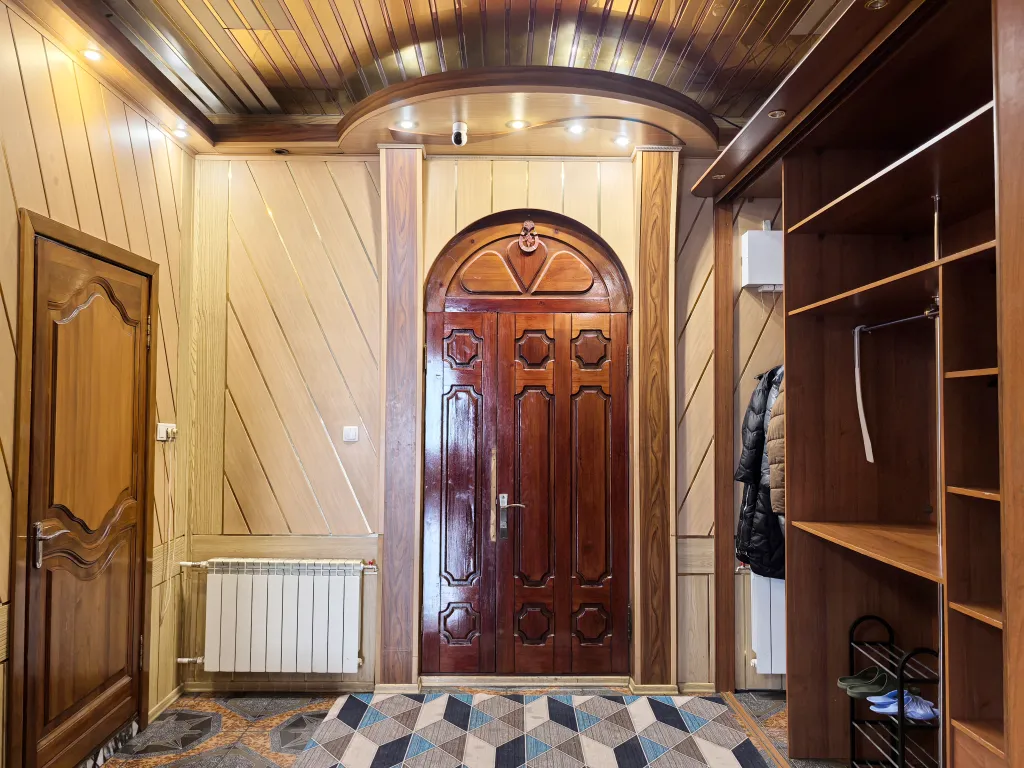 Коттедж в центре города с бассейном