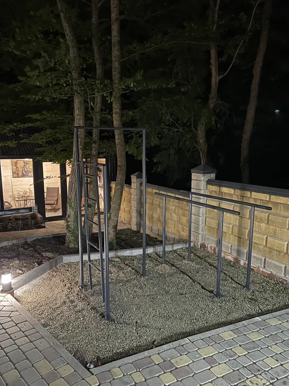 Домик в лесу с большой верандой