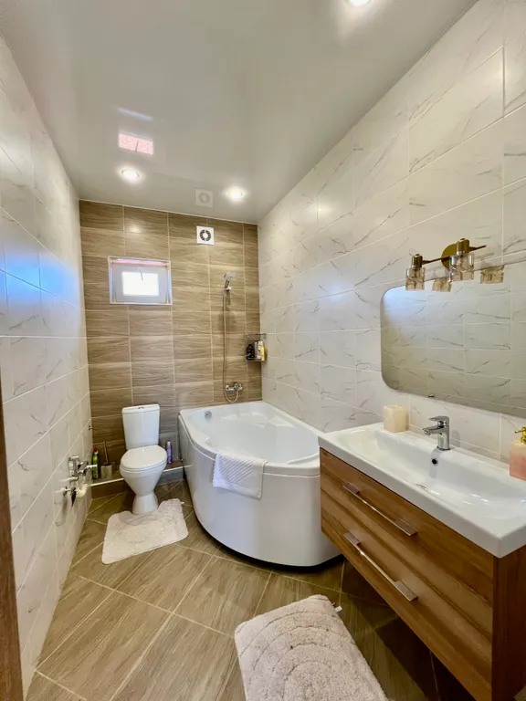 Двухэтажный коттедж с собственной территорией