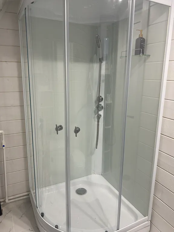 Дом A-frame с сибирским чаном на бревнах